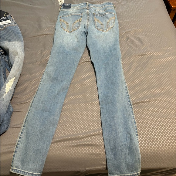 NEW WITH TAGS Hollister high rise distressed skinny size 26/28 - Picture 4 of 4